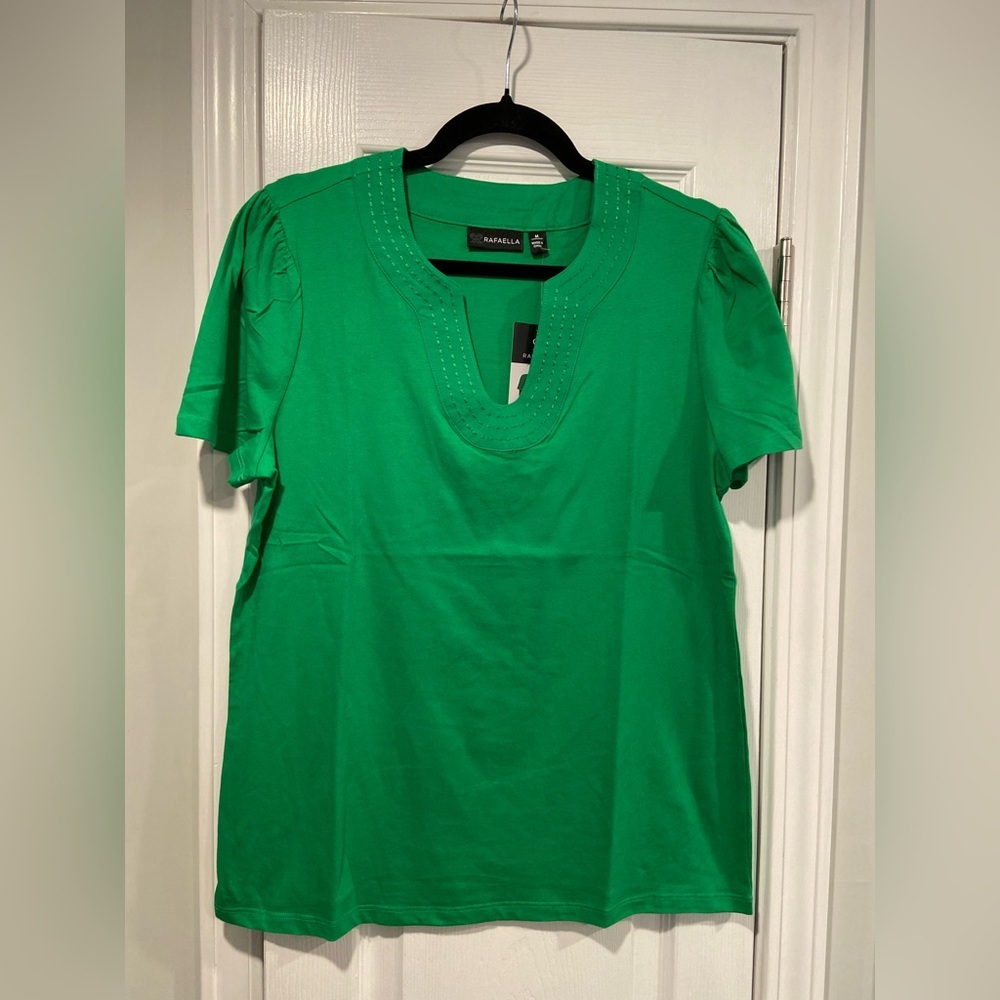 NWT Rafaella Size M Kelly Green V Neck Short Sleeve Tee Shirt Embroidered Trim